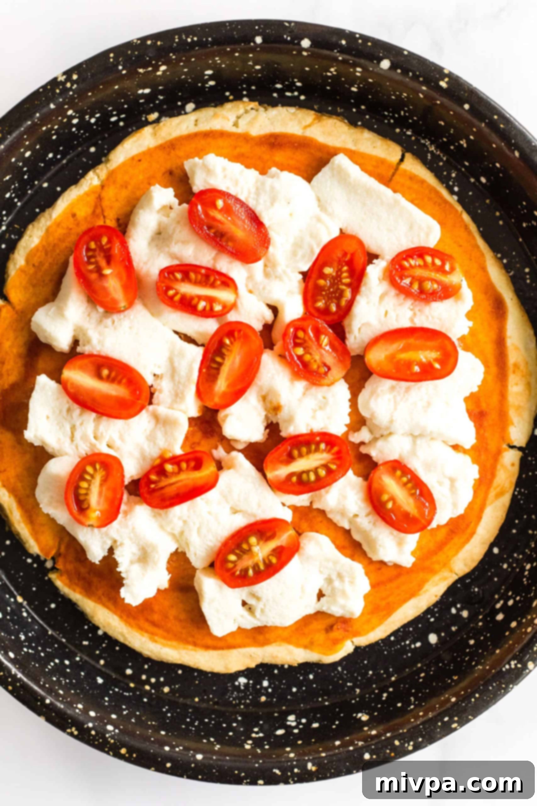 Finally sprinkle the minced garlic over the pizza and let it cook for 5 minutes in the oven until fragrant. Gluten-free pizza crust with mozzarella cheese and cherry tomato halves.