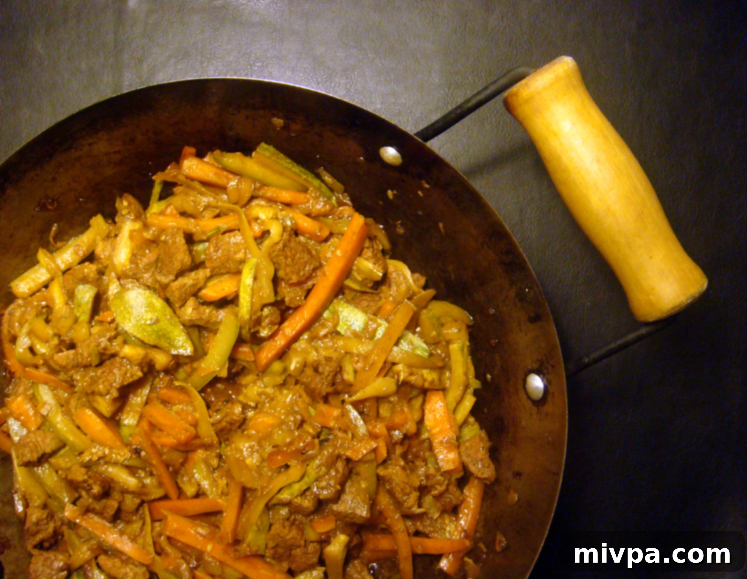 Stir-fried beef, carrots & zucchini