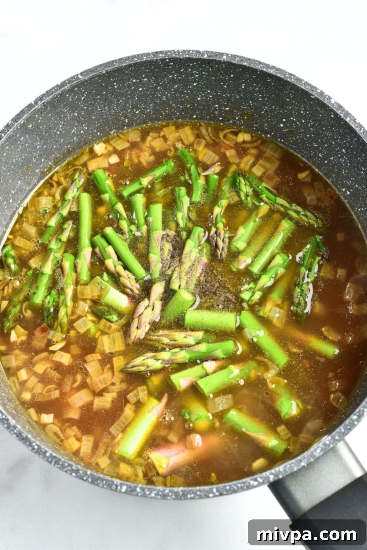 Cooking asparagus in broth