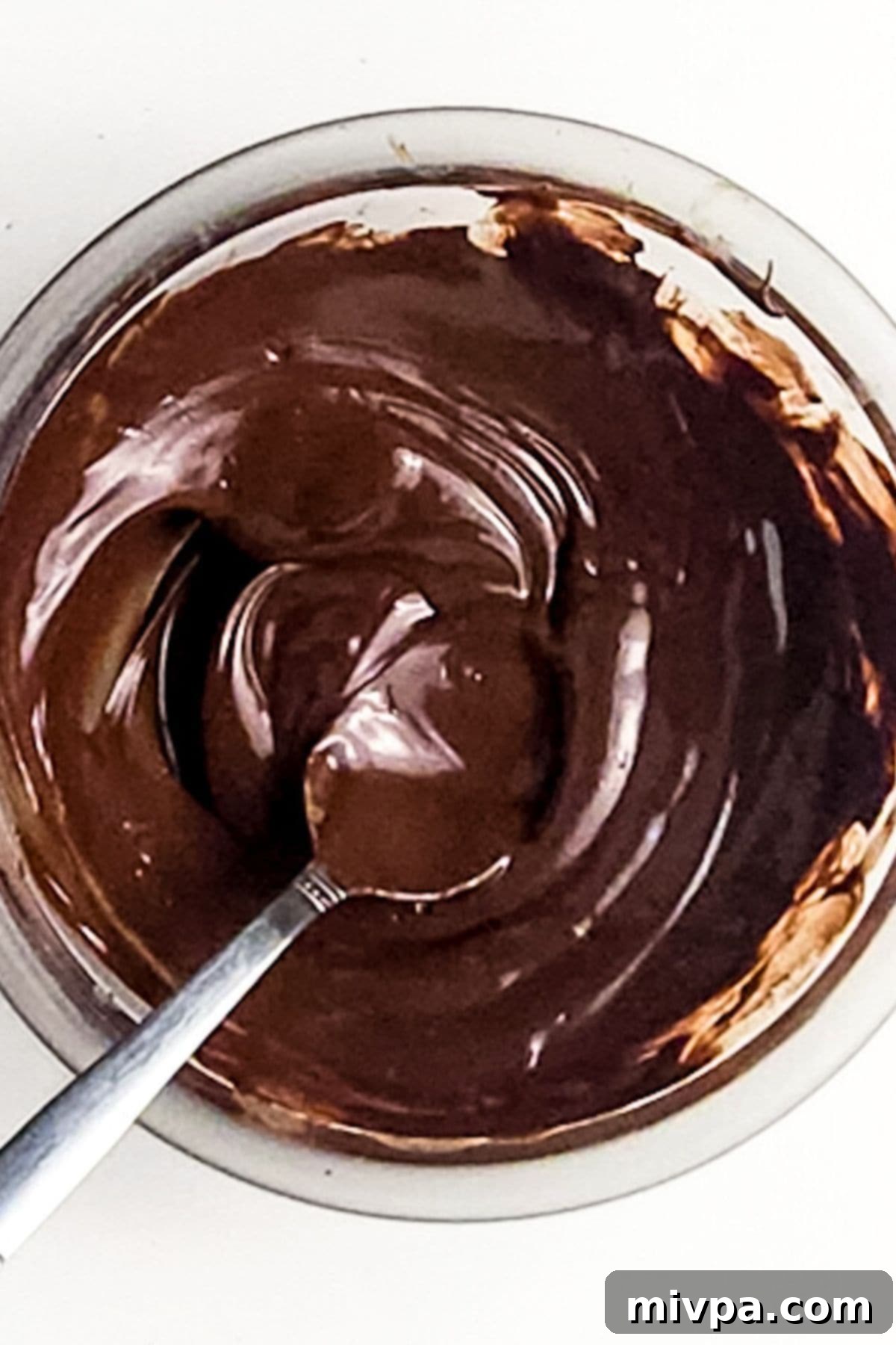 Melted chocolate in bowl