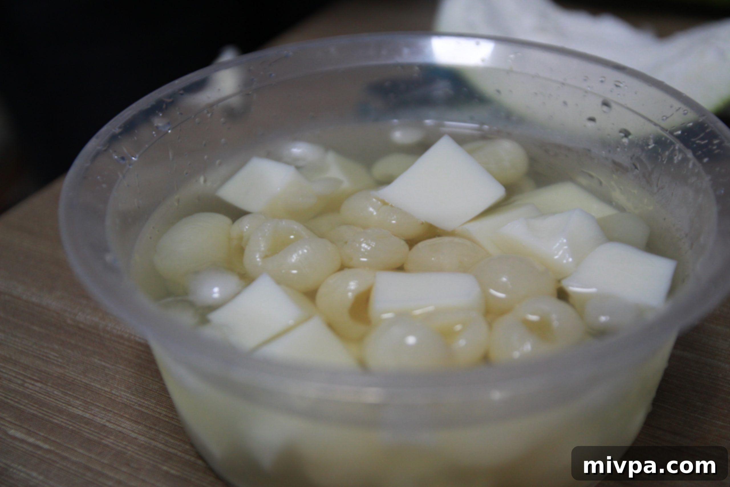 Refreshing Longan with Almond Jelly dessert