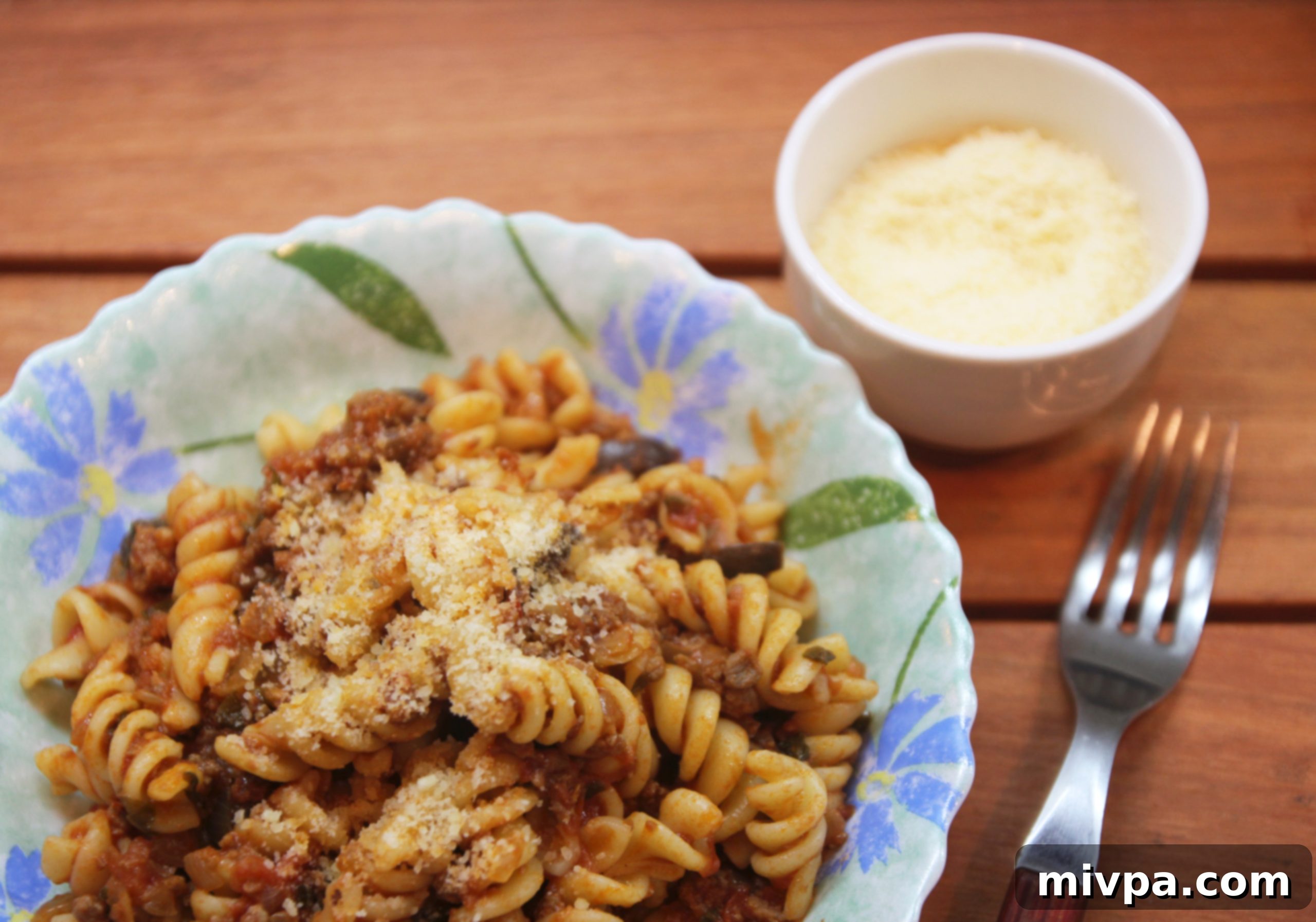 Spiral Pasta with Mediterranean Meat Sauce2