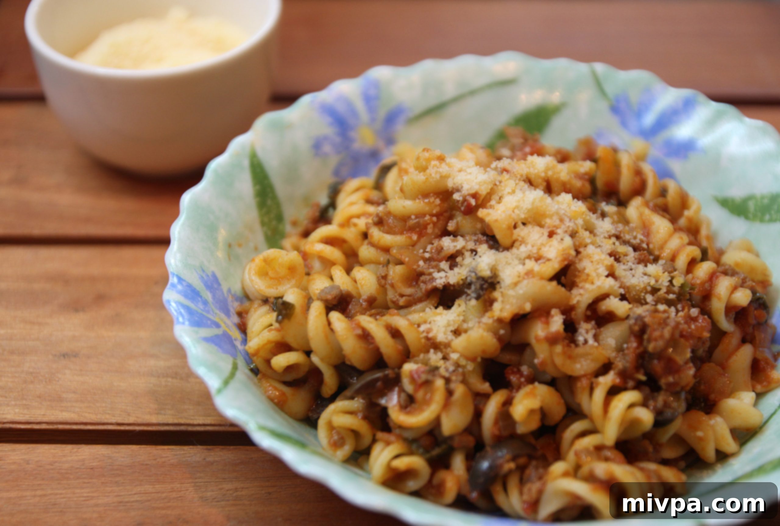 Spiral Pasta with Mediterranean Meat Sauce4