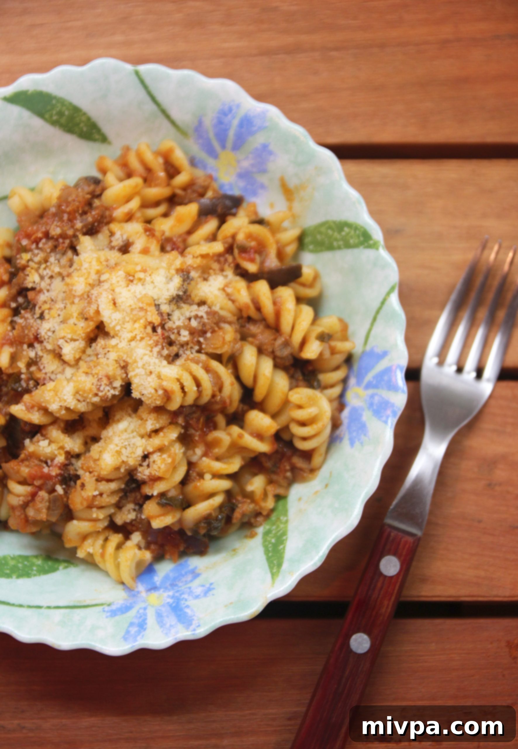 Spiral Pasta with Mediterranean Meat Sauce3