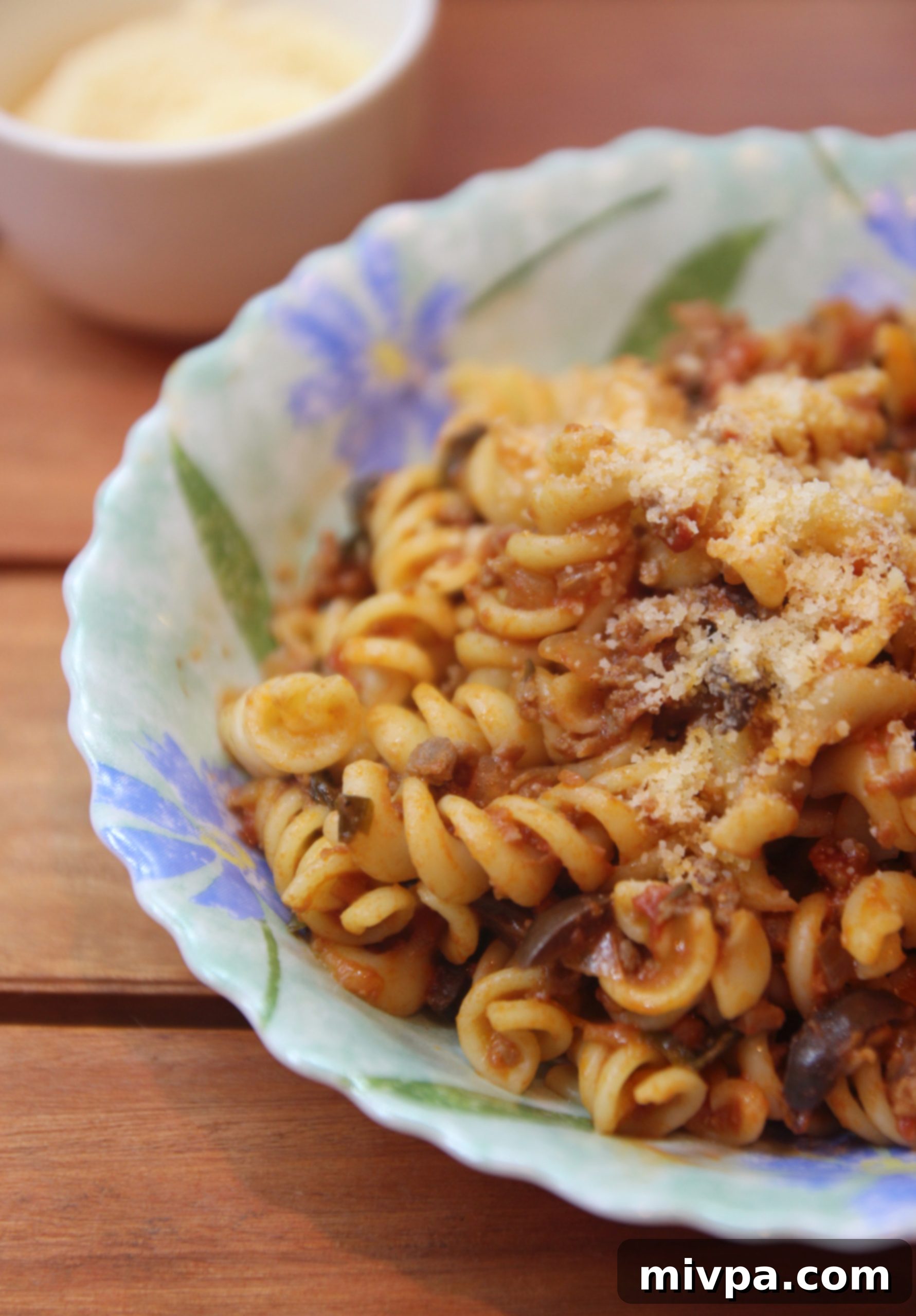 Spiral Pasta with Mediterranean Meat Sauce7