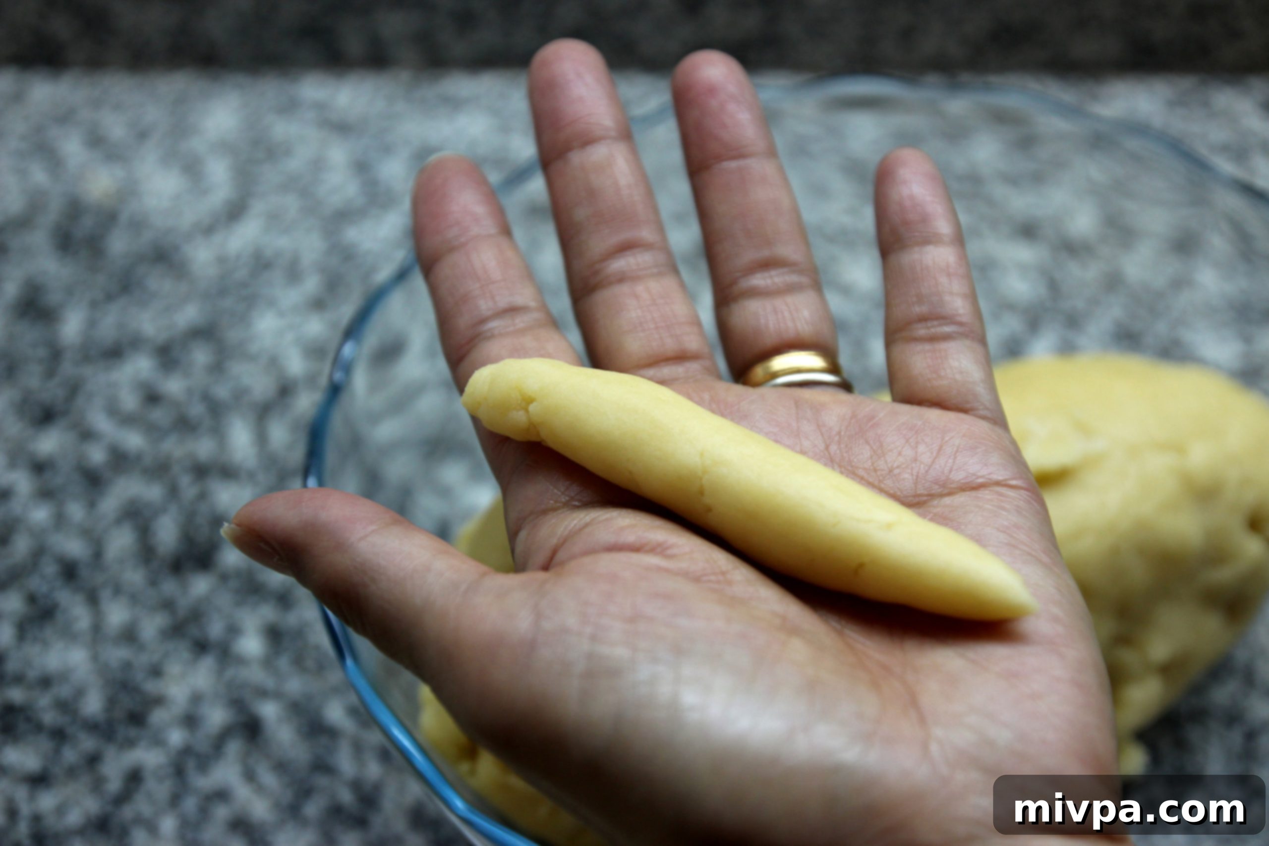 Rolling a small piece of tart dough