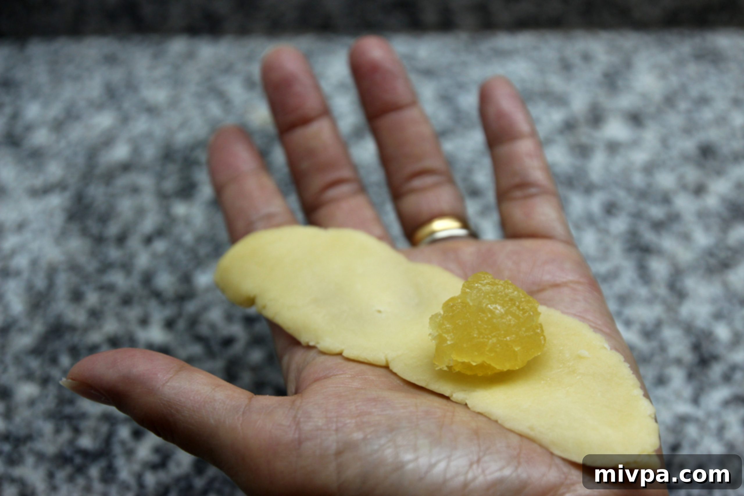 Wrapping pineapple filling in tart dough