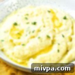 A bowl of creamy mashed potatoes